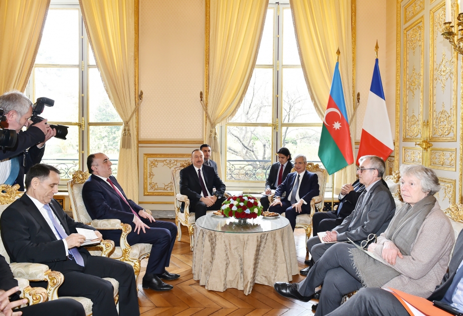 Präsident Ilham Aliyev trifft sich mit Präsident der französischen Nationalversammlung VIDEO