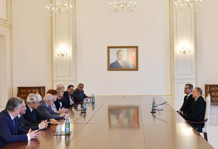 Präsident Ilham Aliyev empfängt Delegation des Vorstands von Internationalem Nizami Ganjavi-Zentrum VIDEO