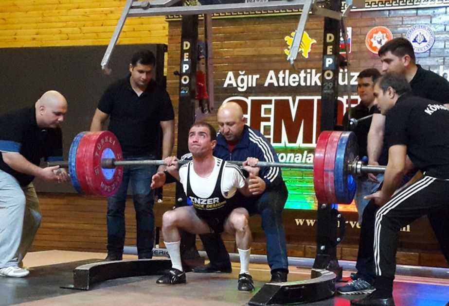 “Neftçi İdman Klubu”nun atletləri pauerliftinq üzrə ölkə çempionatında iki qızıl medal qazanıblar