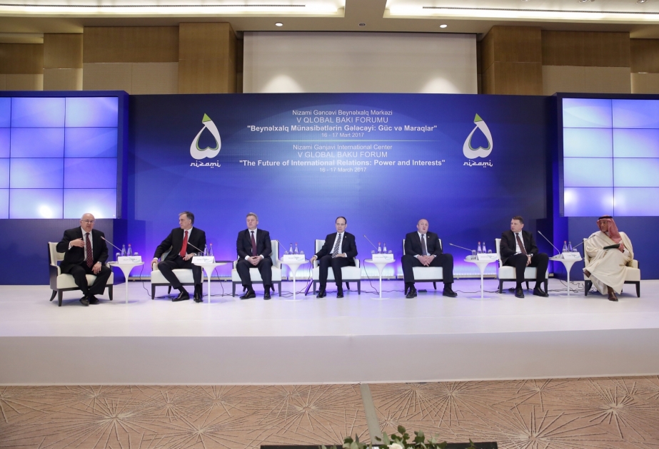 V. Globales Baku Forum setzt seine Arbeit mit Sitzung zum Thema "Zukunft der internationalen Beziehungen" fort VIDEO