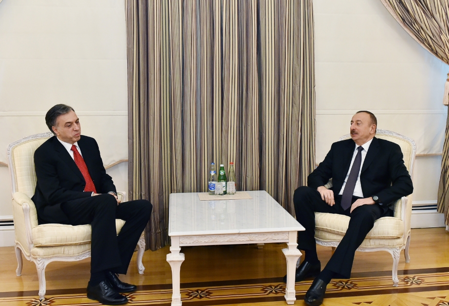 Präsident Ilham Aliyev trifft mit Präsident von Montenegro Filip Vujanović zusammen VIDEO
