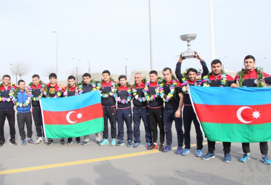 Dünya kubokunda gümüş medal qazanan yunan-Roma güləşçilərimiz Vətənə qayıdıblar