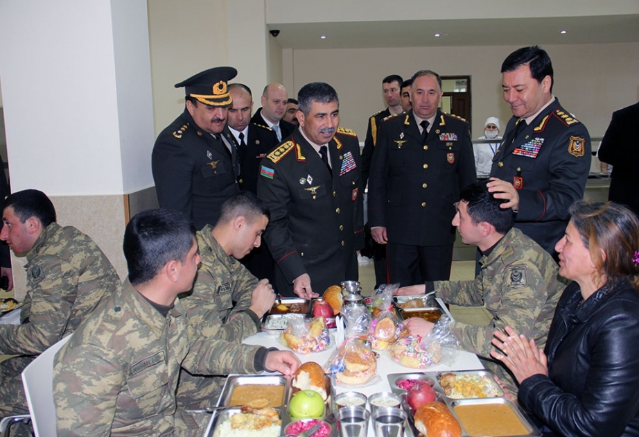 Müdafiə Nazirliyinin rəhbərliyi hərbi hissələrdə keçirilən “Açıq qapı” günündə iştirak edib