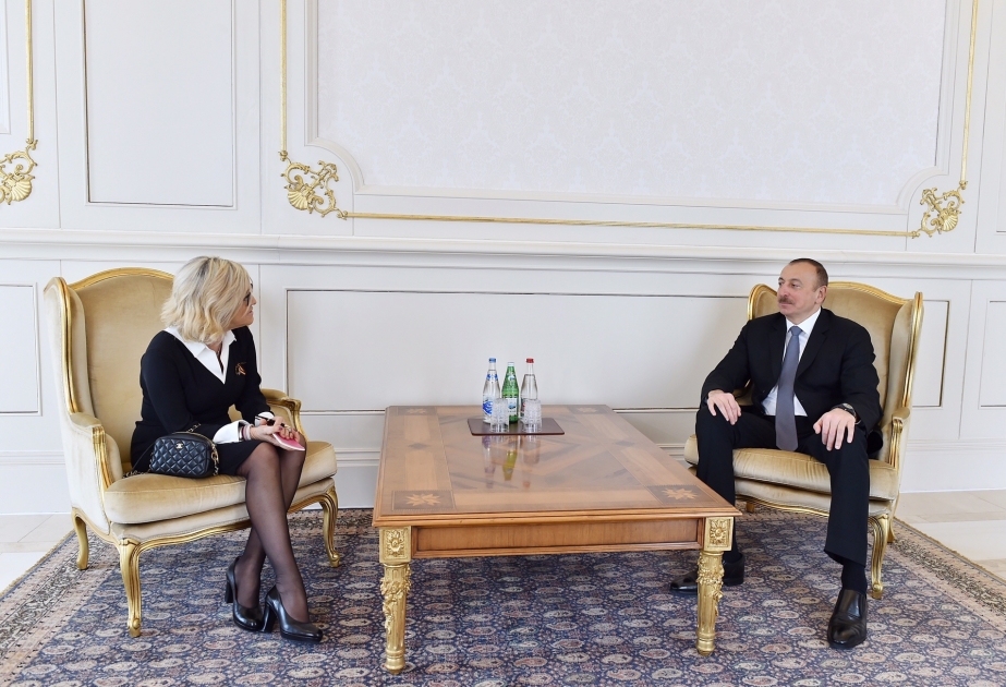 Präsident Ilham Aliyev empfängt neue portugiesische Botschafterin zur Entgegennahme des Beglaubigungsschreibens VIDEO