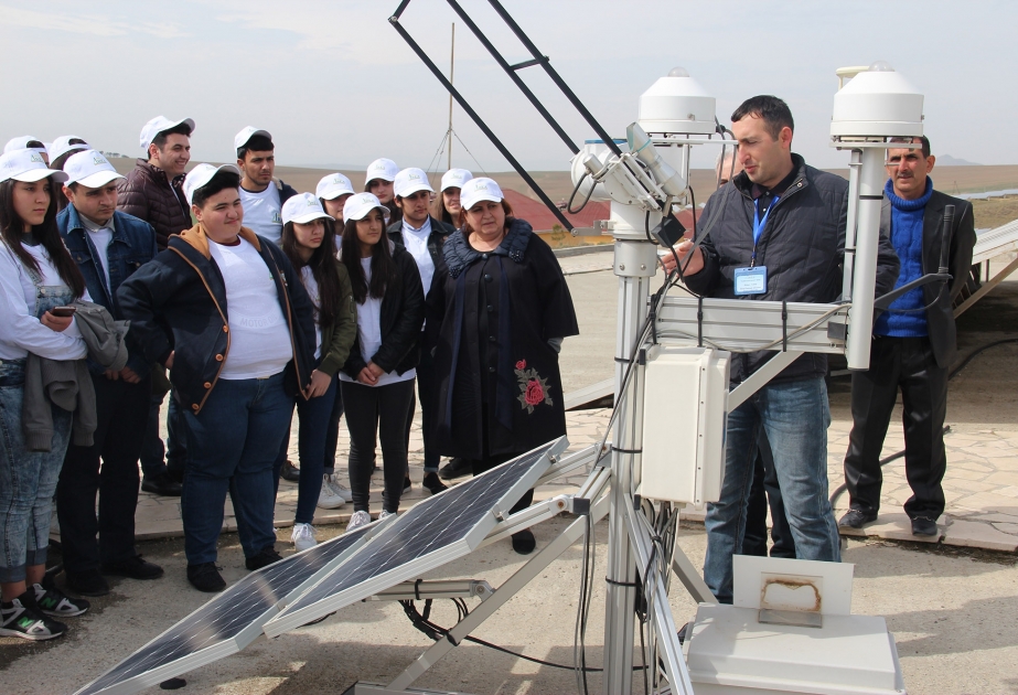Məktəblilərin Qobustan Eksperimental Poliqonu və Tədris Mərkəzinə ekskursiyası davam edir