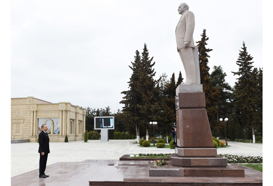 President Ilham Aliyev visited statue of national leader Heydar Aliyev in Saatli VIDEO