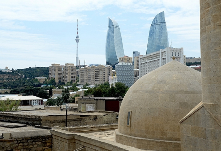 Russisches Internetportal Lenta.ru über Attraktivität von Baku