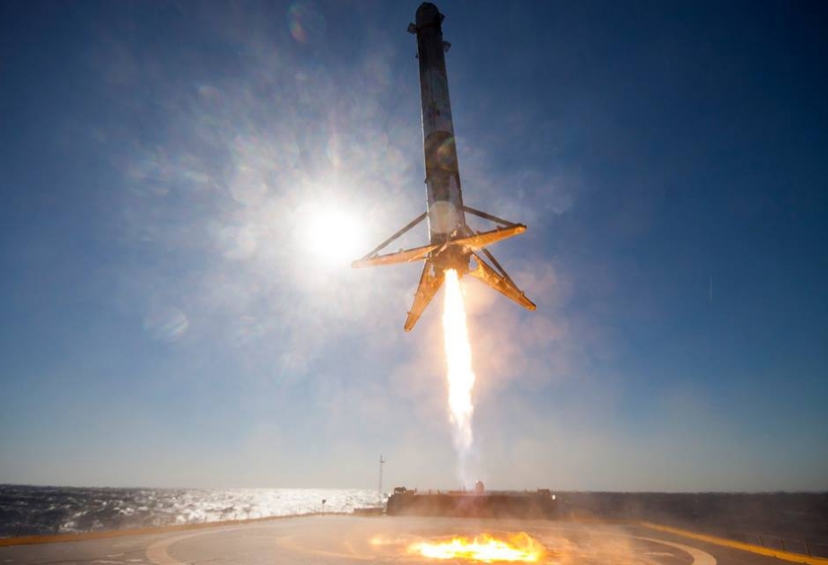 “Falcon 9” daşıyıcı raketinin tarixi uçuşunu minlərlə insan izləyib  VİDEO   