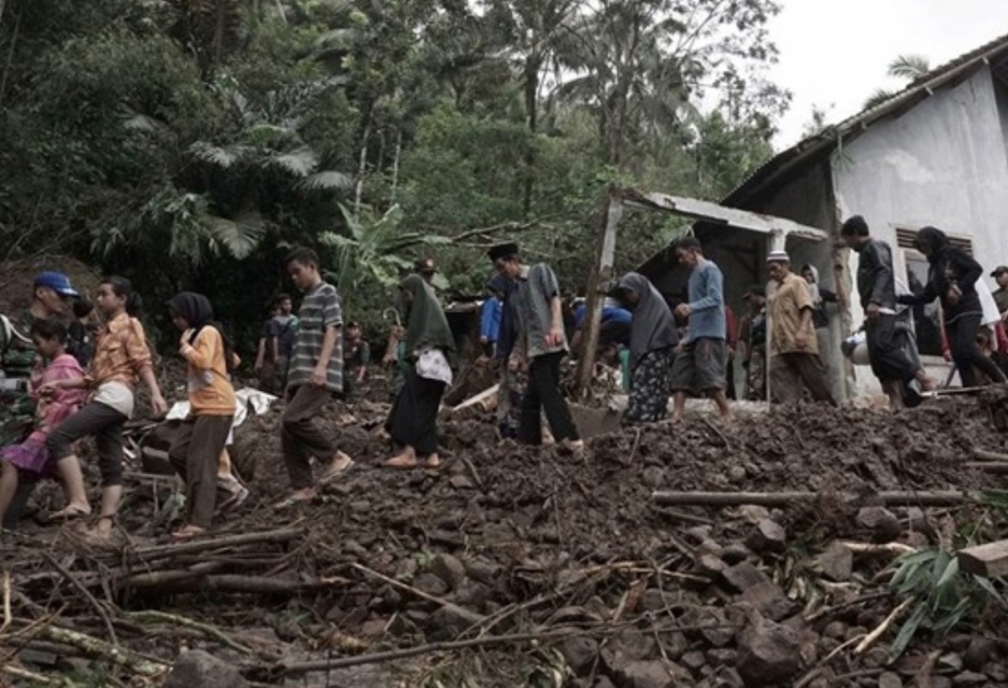 Un glissement de terrain en Indonésie cause la mort de 20 personnes