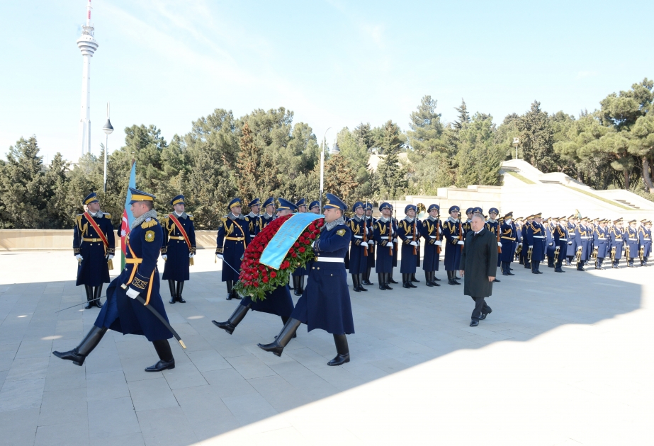 Nursultan Nazarbajew besucht Märtyrerallee