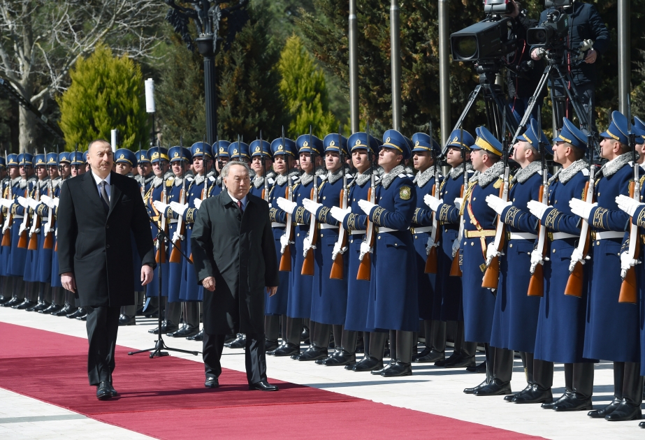 Offizieller Empfang von Kasachstans Präsident in Baku VIDEO
