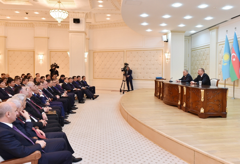 Déclaration conjointe à la presse des présidents azerbaïdjanais et kazakh VIDEO