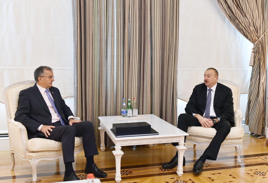 Präsident Ilham Aliyev empfängt serbischen Botschafter VIDEO