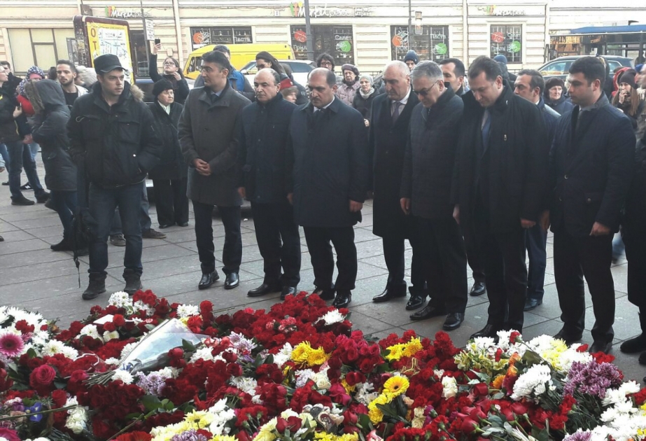 Azerbaijani delegation pays tribute to St Petersburg metro blast victims
