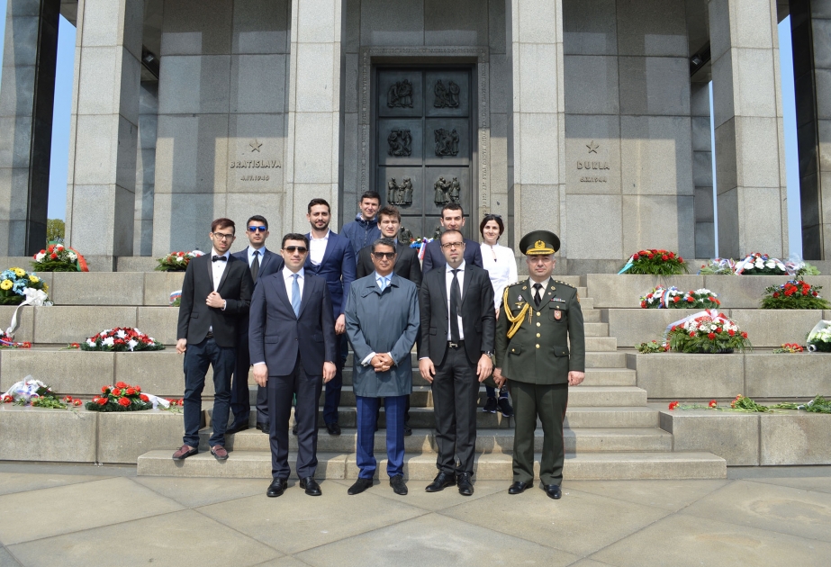 Bratislavadakı “Slavin” hərbi-memorial kompleksində Azərbaycan bayrağı ucaldılıb