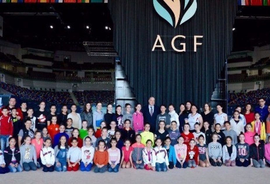 Azərbaycan gimnastları yazıçı Çingiz Abdullayevlə görüşüblər