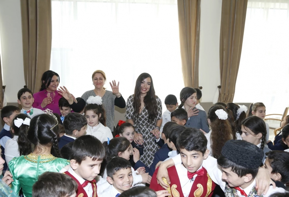 Vizepräsidentin der Heydar Aliyev Stiftung besucht Internatsschulen für behinderte Kinder