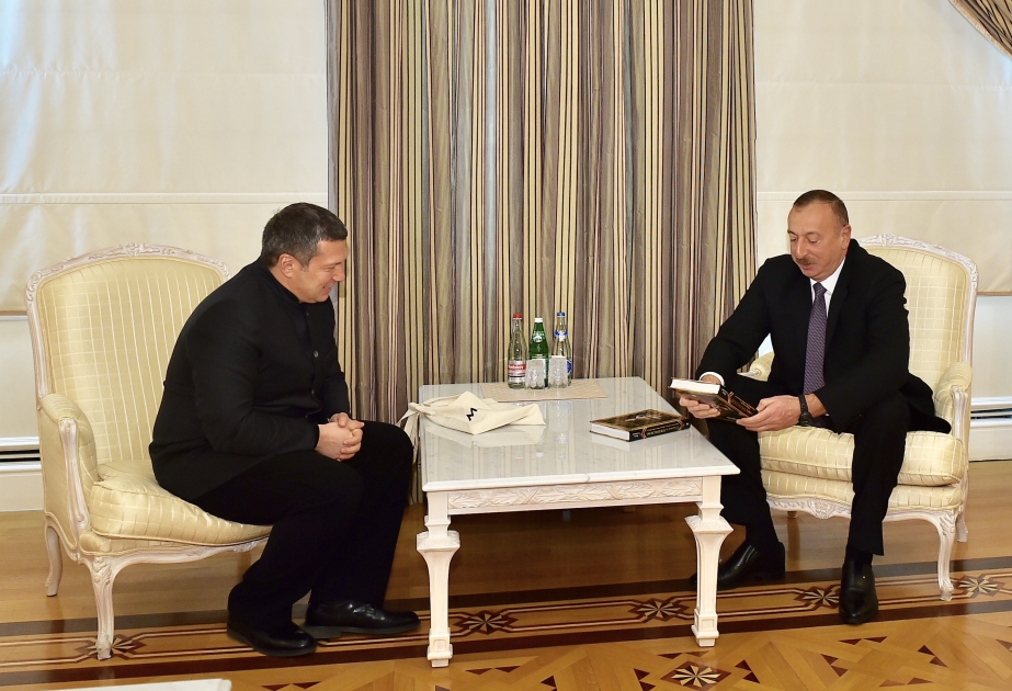 Präsident Ilham Aliyev trifft sich mit Fernseh- und Radiomoderator Wladimir Solowjow VIDEO