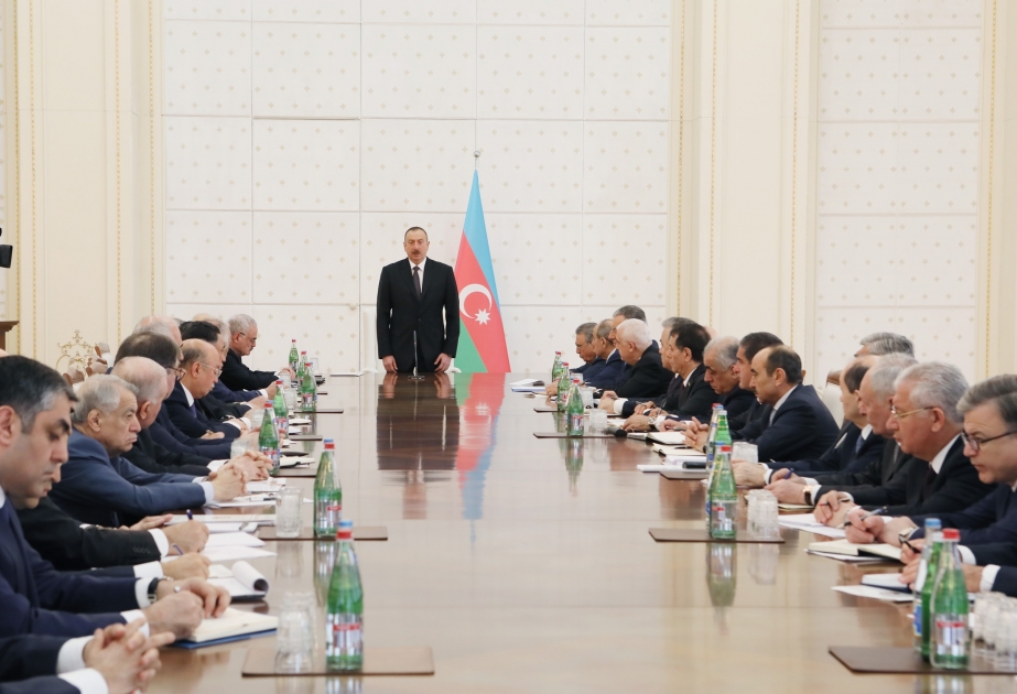 اجتماع مجلس الوزراء المكرس لنتائج الربع الأول للعام الجاري والمهمات الواجبة تنفيذها تحت اشراف الرئيس الأذربيجاني