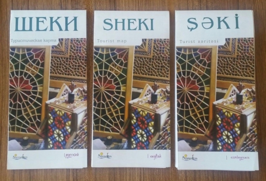 Touristische Karte von Scheki in drei Sprachen