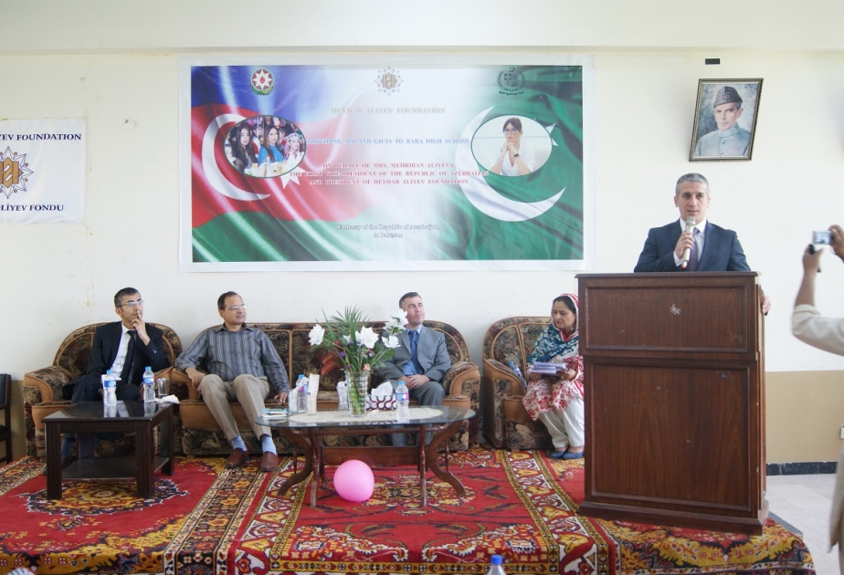 Heydər Əliyev Fondunun yardım və hədiyyələri Pakistanın Rara məktəbinə təqdim olunub