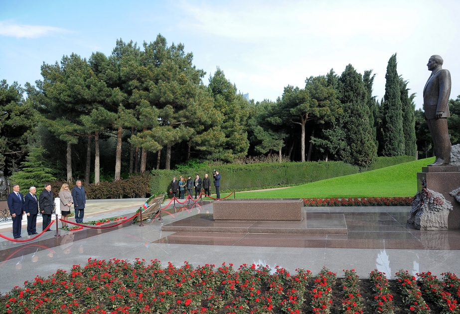 Participants of international conference pay respect to national leader Heydar Aliyev and Azerbaijani martyrs
