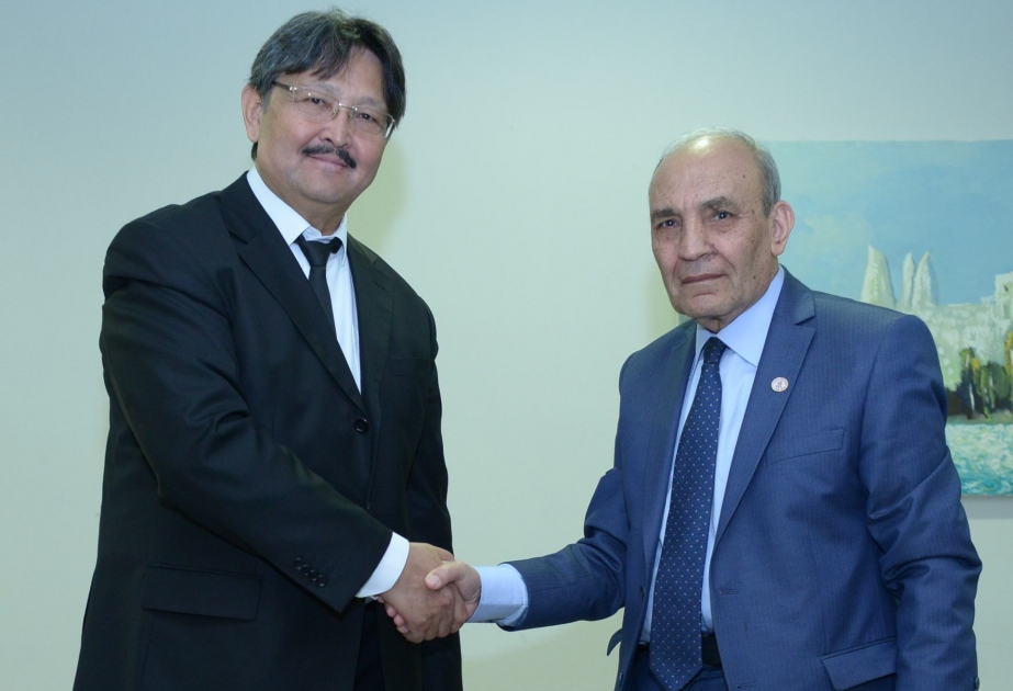 Azerbaijani, Kazakh institutes of linguistics sign protocol on cooperation