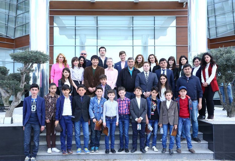 Məşhur qrossmeysterlər Şəmkirdə gənc şahmatçılarla dostluq görüşü keçiriblər