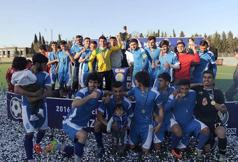 توران طاووس بطل الدرجة الاولى يستلم كأس البطل وجوائز البطولة