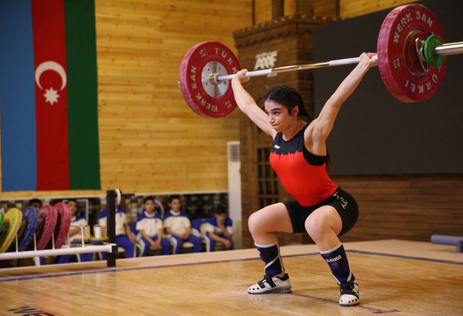 Ağır atletika üzrə ölkə birinciliyinin ilk günündə üç çəki dərəcəsində qaliblər müəyyənləşib