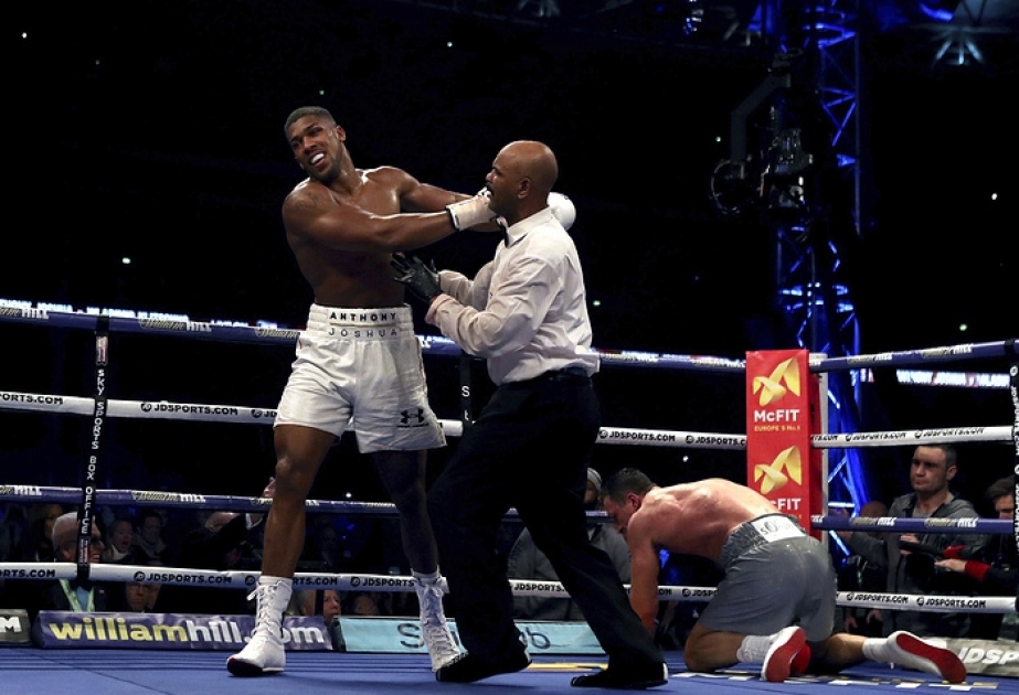 Vitali Kliçko dünya çempionu titullarını geri qaytara bilməyib