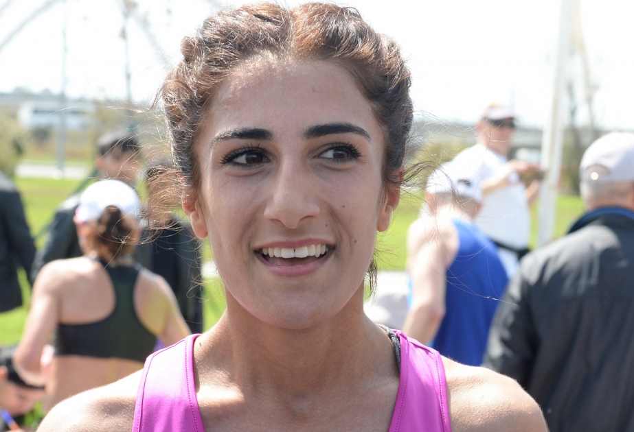 Yayla Kilic aus der Türkei gewinnt "Marathon-Baku-2017" unter Frauen