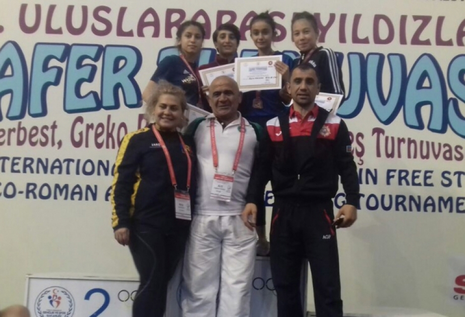 Yeniyetmə güləşçilərimiz İzmirdən 2 qızıl, 1 gümüş və 2 bürünc medalla qayıdırlar