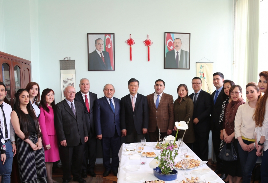 中国驻阿塞拜疆大使魏敬华应邀主讲中阿关系