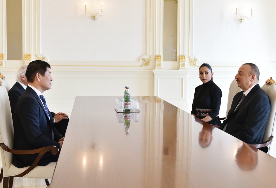 Le président Ilham Aliyev a reçu le président et le secrétaire général de la FIG VIDEO