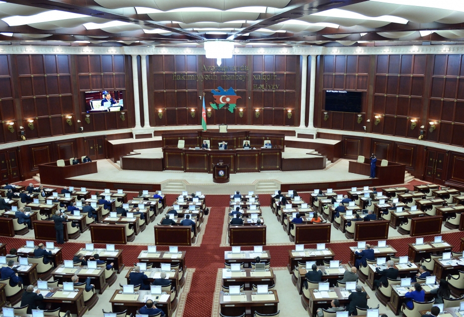 Milli Məclisin plenar iclasında 14 məsələ müzakirə edilir