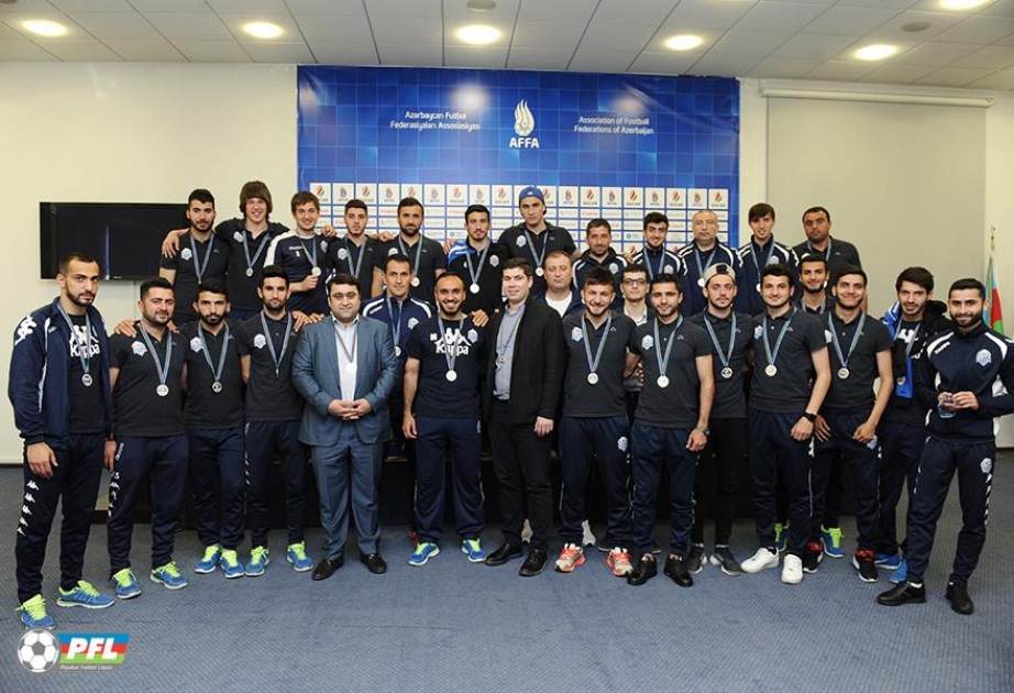 Futbol üzrə Azərbaycan birinci divizionunun medalçıları mükafatlandırılıb