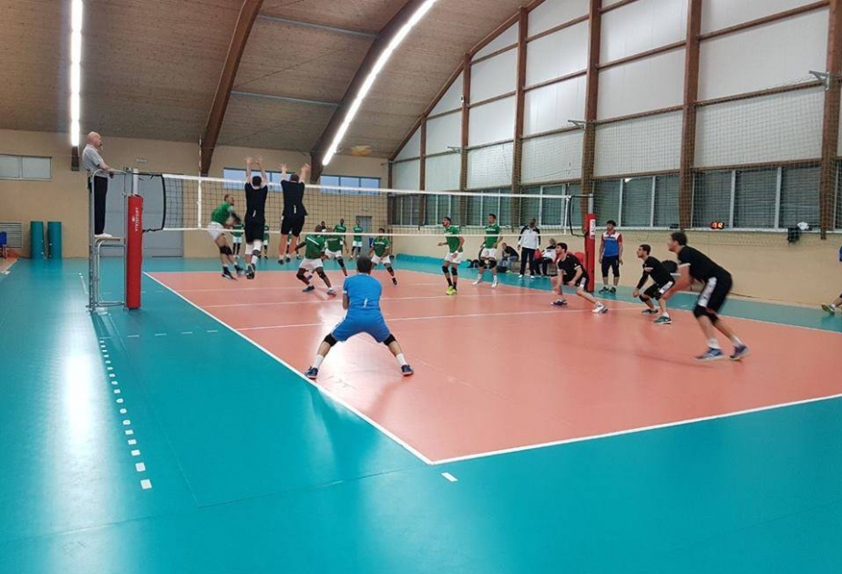 Aserbaidschanische Volleyballmannschaft der Männer schlägt saudi-arabische Mannschaft
