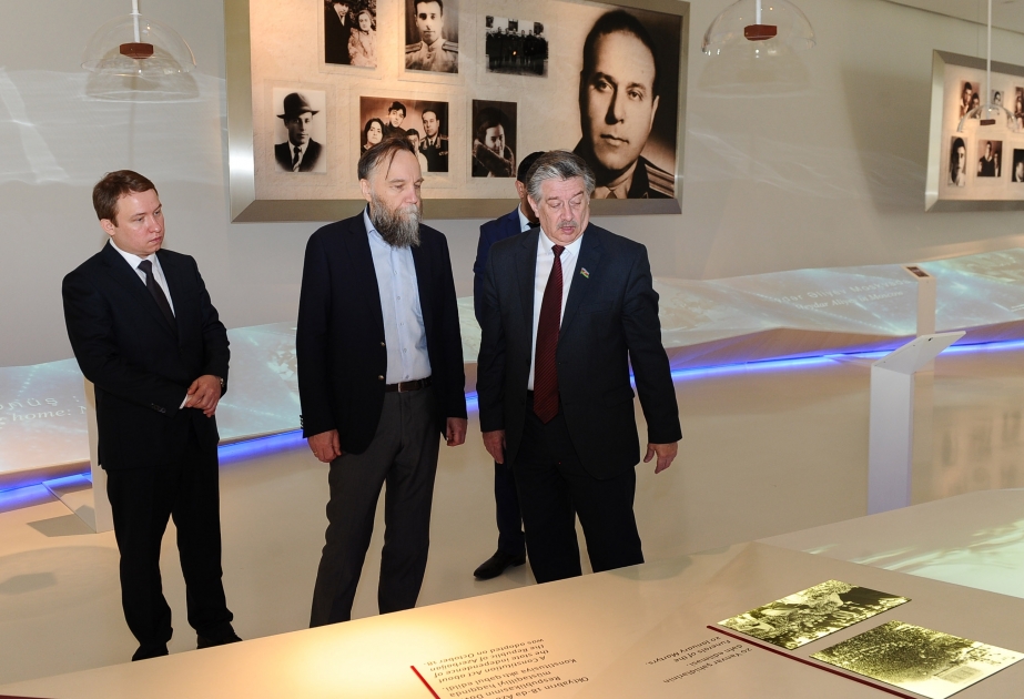 Russian political scientist visits Heydar Aliyev Center