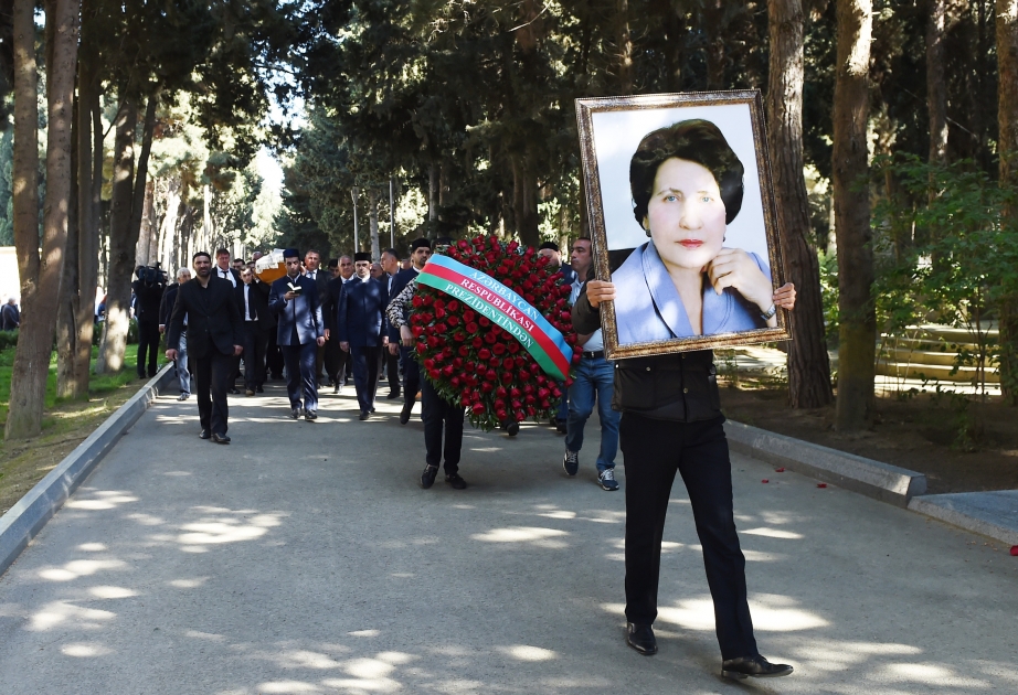 Tanınmış alim, akademik Rəfiqə Əliyeva son mənzilə yola salınıb YENİLƏNİB