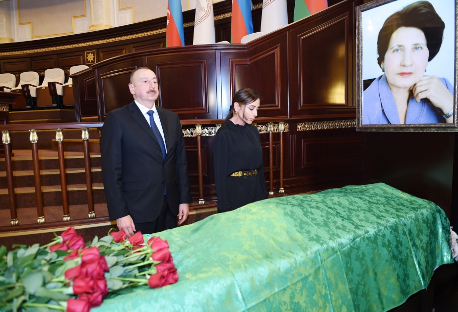 Le président Ilham Aliyev assiste aux funérailles de l'académicienne Rafiga Aliyeva VIDEO