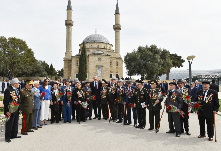 Prezident İlham Əliyev 9 May - Qələbə Günü münasibətilə Bakıda keçirilən mərasimdə iştirak edib YENİLƏNİB VİDEO