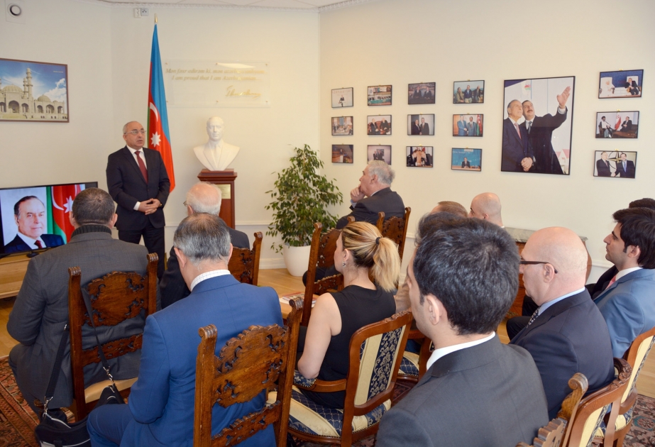 Azərbaycanın İsveçdəki səfirliyində ümummilli lider Heydər Əliyevin xatirəsi anılıb