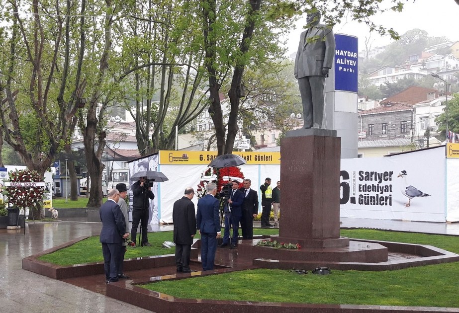 İstanbulda Ulu Öndərin xatirəsi yad olunub