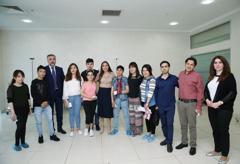 La vice-présidente de la Fondation Heydar Aliyev, Leyla Aliyeva, se rend au Centre de Thalassémie