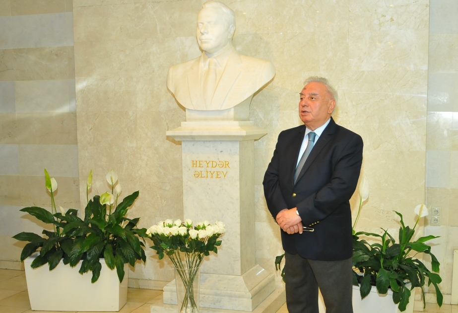 Heydər Əliyev Sarayında Ümummilli Liderin xatirəsi anılıb