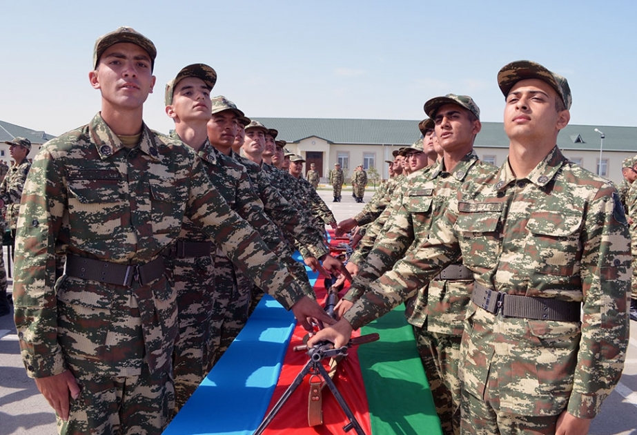Müdafiə Nazirliyinin hərbi hissələrində andiçmə mərasimi keçirilib