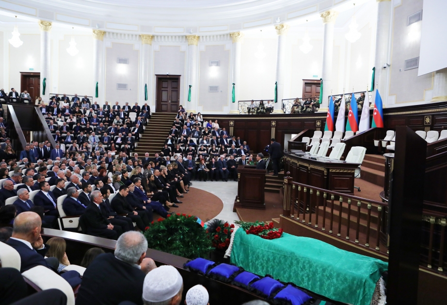 الرئيس علييف يرعى حفل تأبين الاكاديمية عالمة العلوم الكيميائية رفيقة علييفا