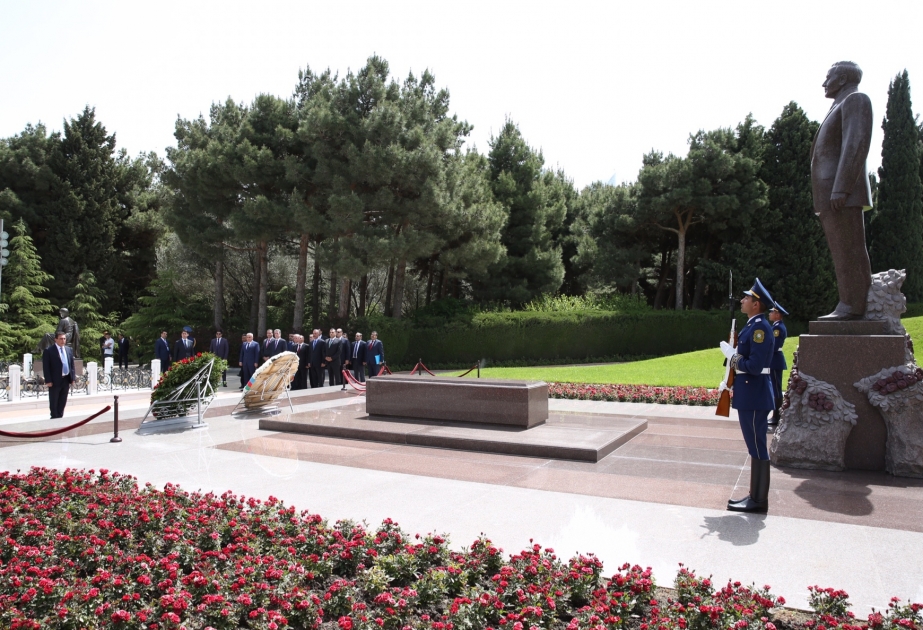 Speaker of Jordan`s House of Representatives pays respect to national leader Heydar Aliyev and Azerbaijani martyrs