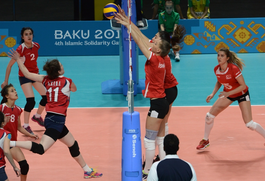 “Bakı-2017”: Türkiyənin qadın voleybolçuları da ilk oyunda qələbə qazanıblar